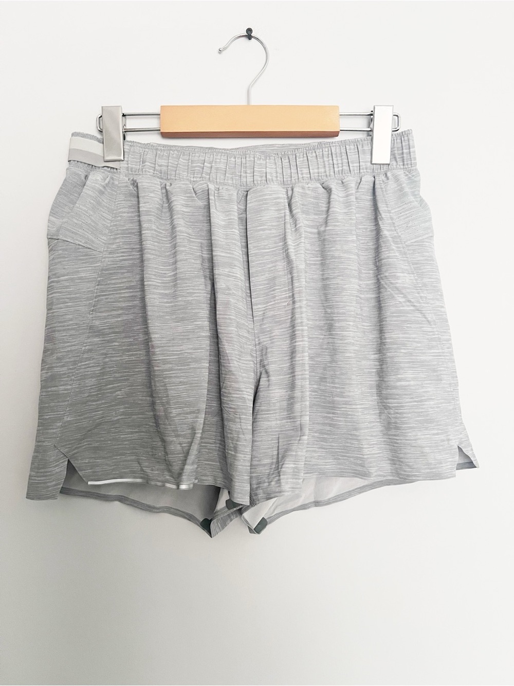 Lululemon Surge Short Out Of Mind Liner 4"
Heathered Grey Deep Coal Size Medium
